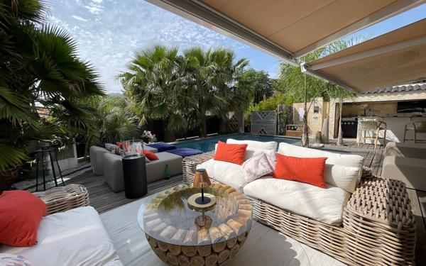 Maison à vendre    6 pièces •  Le Beausset