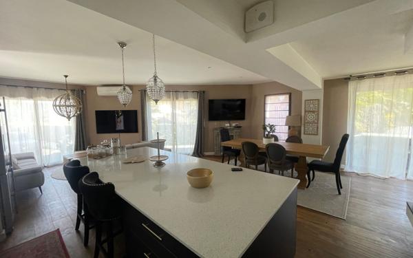 Maison à vendre    6 pièces •  Le Beausset