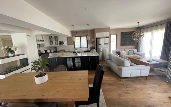 Maison à vendre    6 pièces •  Le Beausset