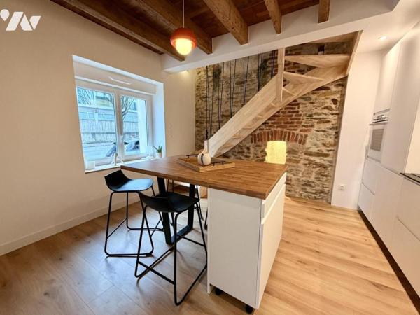 MAISON DE VILLE AVEC TERRASSE A TALENSAC