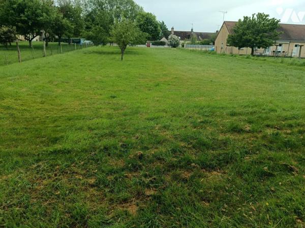 terrain constructible et partiellement viabilisé