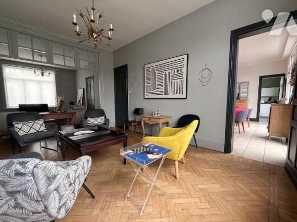 A deux pas de la gare / du centre ville, très jolie maison de famille, de style bourgeoise, d'e...