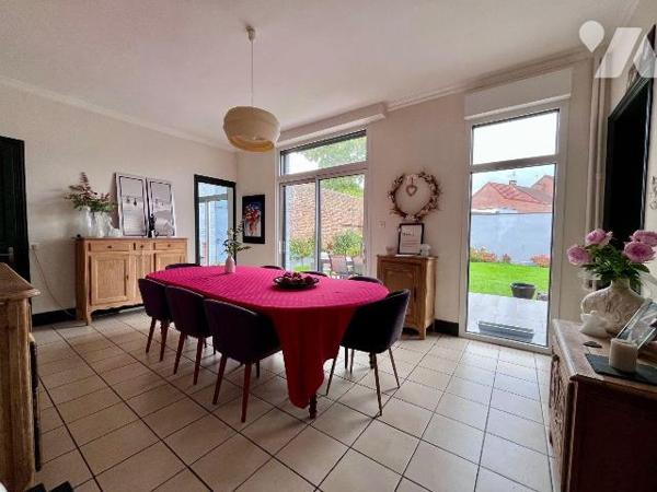 A deux pas de la gare / du centre ville, très jolie maison de famille, de style bourgeoise, d'e...