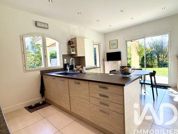 Maison à vendre 8 pièces 240 m² Saint-Didier-au-Mont-d'Or