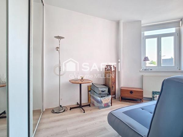 Maison semi individuelle 4 chs + bureau, terrasse, garage