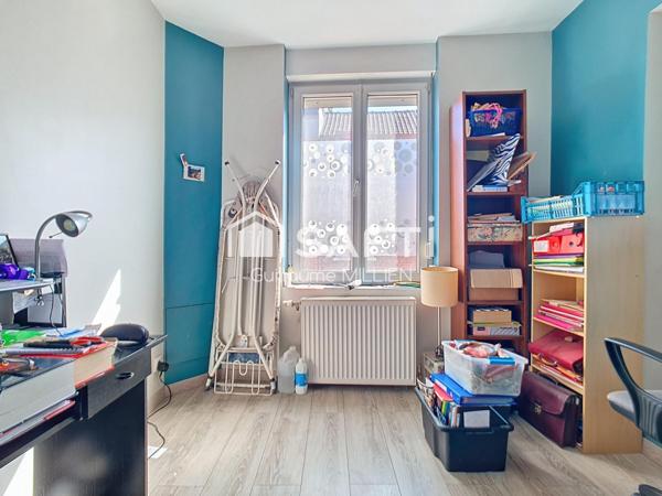 Maison semi individuelle 4 chs + bureau, terrasse, garage