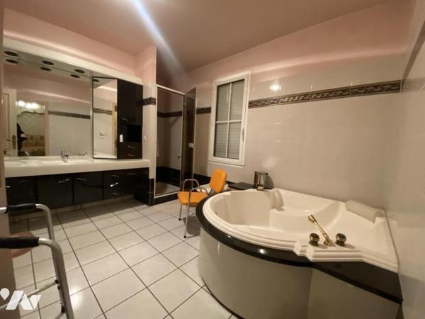 A VENDRE - PAVILLON - ERNEE 