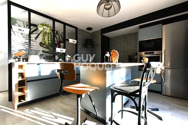 Saint Cyprien maison divisée en 2 appartements, 5 pièces, garage, jardin et piscine composé de deux habitations.