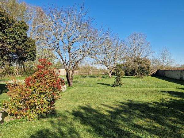 Propriete à vendre 5 pièces proche de SURGERES (17)- 156 m² habitables - 3ha700 - de terrain - 600 m² de dépendances