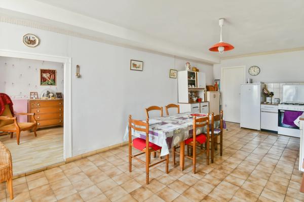 Propriete à vendre 5 pièces proche de SURGERES (17)- 156 m² habitables - 3ha700 - de terrain - 600 m² de dépendances