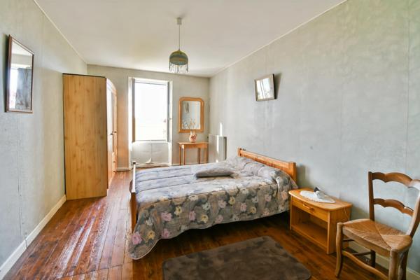 Propriete à vendre 5 pièces proche de SURGERES (17)- 156 m² habitables - 3ha700 - de terrain - 600 m² de dépendances