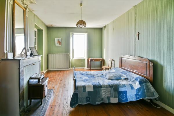 Propriete à vendre 5 pièces proche de SURGERES (17)- 156 m² habitables - 3ha700 - de terrain - 600 m² de dépendances