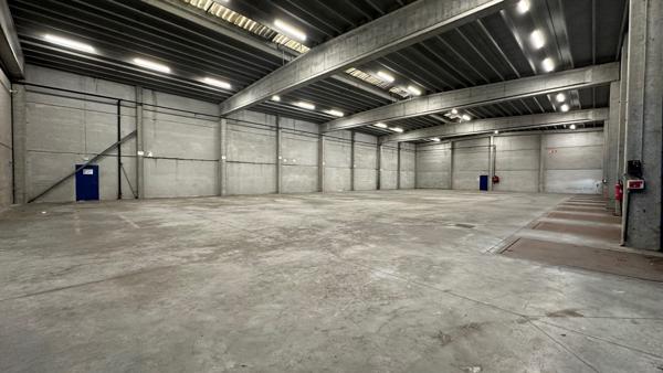 BÂTIMENT INDUSTRIEL DE 2500 m² DANS LE CIT DE RONCQ AVEC POSSIBILITÉ D’EXTENSION