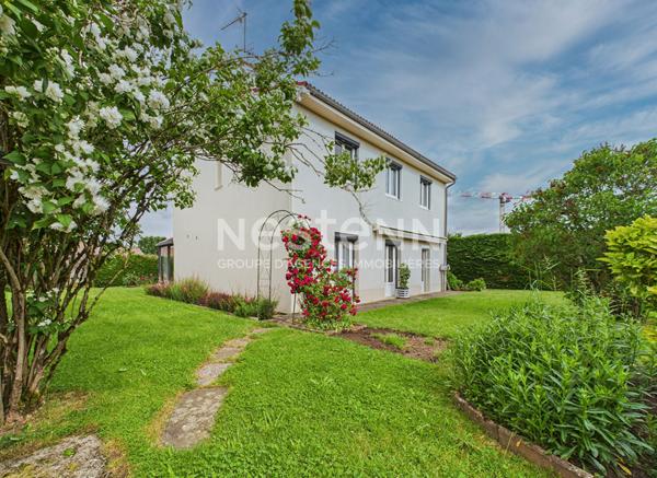 A vendre à Aurillac, quartier Baradel, Maison de type 6 d'une surface de 115 m², avec garage et jardin.