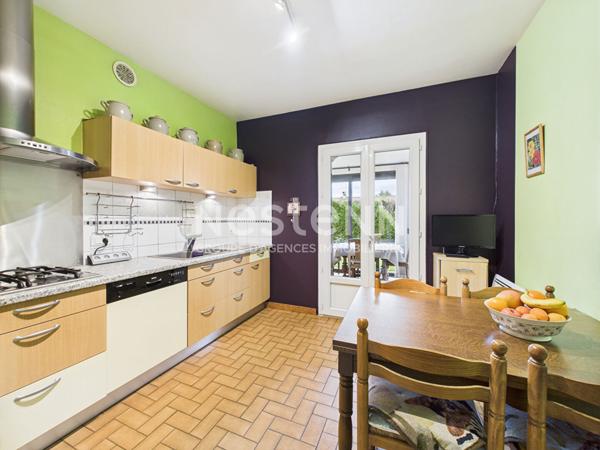 A vendre à Aurillac, quartier Baradel, Maison de type 6 d'une surface de 115 m², avec garage et jardin.