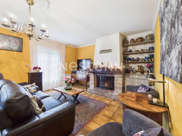 A vendre à Aurillac, quartier Baradel, Maison de type 6 d'une surface de 115 m², avec garage et jardin.