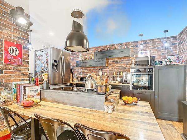 À vendre ? Maison de 170 m² exposée plein sud avec piscine et stationnement ? Secteur Les Olives, Marseille