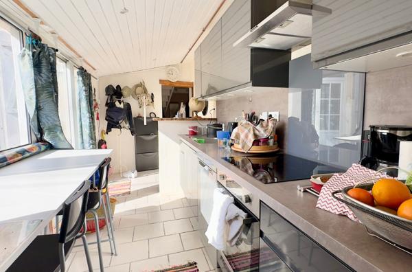 MAISON DE VILLE SITUÉE A SAINTES