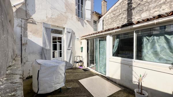 MAISON DE VILLE SITUÉE A SAINTES