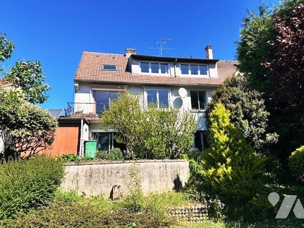 CHATEAU-THIERRY Maison d'habitation sur sous-sol avec 7 chambres, séjour, garage et terrain