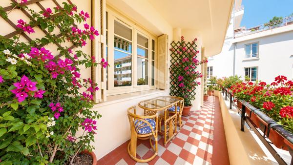 NICE - FLEURS : MAGNIFIQUE 4 PIÈCES DE 88 M² AVEC TERRASSE PLEIN SUD