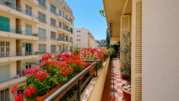 NICE - FLEURS : MAGNIFIQUE 4 PIÈCES DE 88 M² AVEC TERRASSE PLEIN SUD