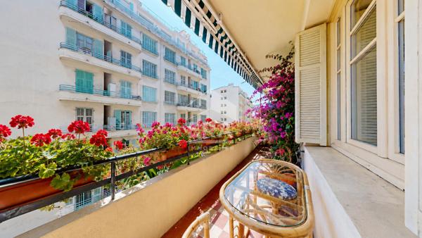 NICE - FLEURS : MAGNIFIQUE 4 PIÈCES DE 88 M² AVEC TERRASSE PLEIN SUD
