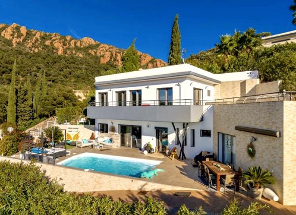 Villa contemporaine - 5 pièces - Vue dominante et exceptionnelle sur l'Esterel