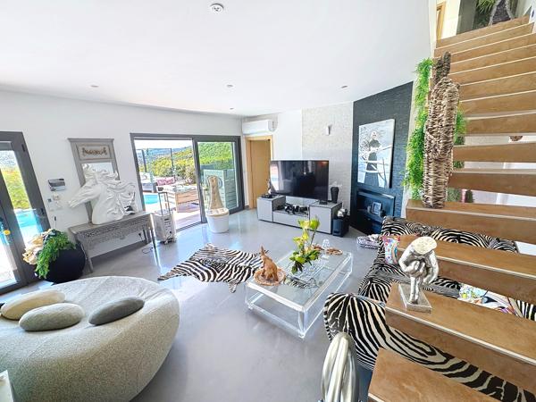 Villa contemporaine - 5 pièces - Vue dominante et exceptionnelle sur l'Esterel