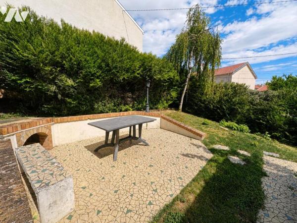 Maison de type T6 avec garage, terrasse et jardin