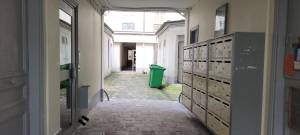 Paris (75012) STUDIO RDC SUR COUR