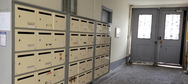 Paris (75012) STUDIO RDC SUR COUR