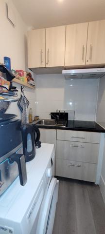 Paris (75012) STUDIO RDC SUR COUR