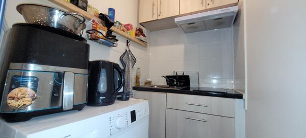 Paris (75012) STUDIO RDC SUR COUR