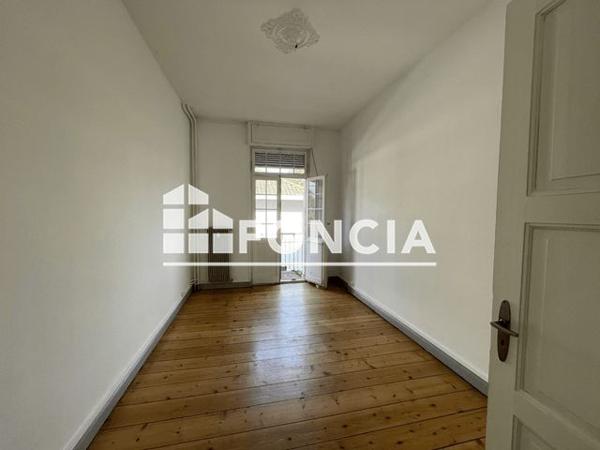 Location Appartement 5 pièces 129.8 m² - 27 RUE DU CONSEIL DES XV. Strasbourg 67000