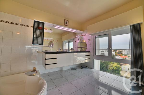 Appartement T5 à vendre  5 pièces - 212,72 m2 ROYAN - 17