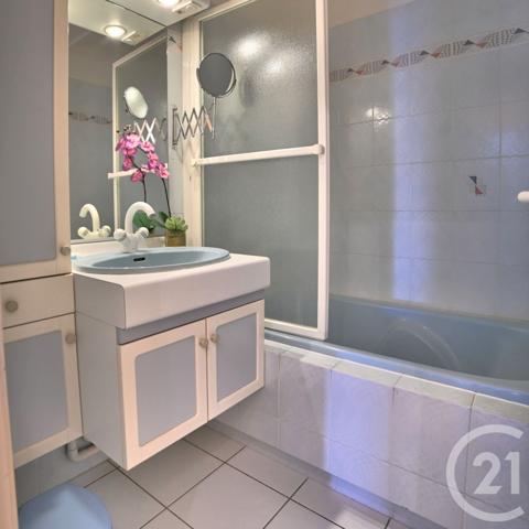 Appartement T5 à vendre  5 pièces - 212,72 m2 ROYAN - 17