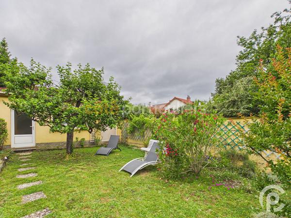 Vente
                Maison125 m² - 5 Pièces -
                    CLAMART (92140)