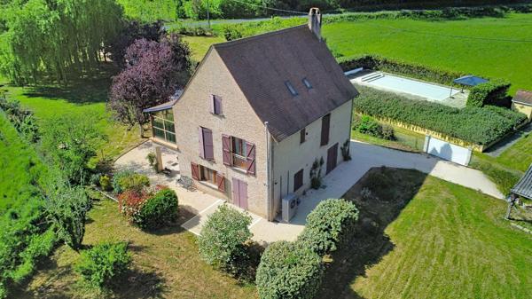 Belle maison de 250m² avec piscine dans environnement privilégié