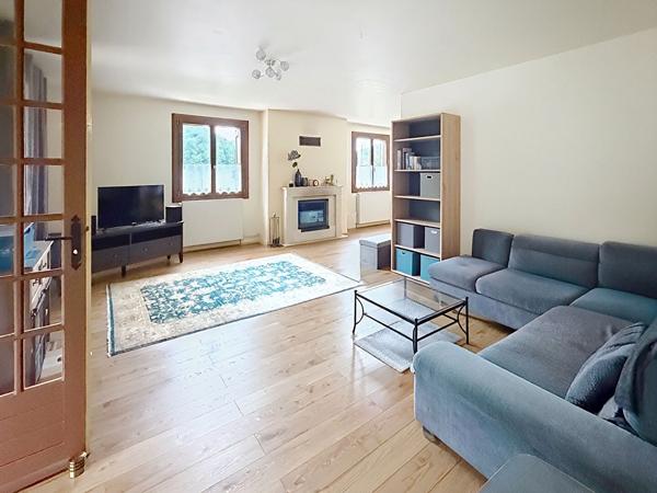 Belle maison de 250m² avec piscine dans environnement privilégié