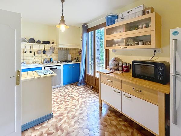 Belle maison de 250m² avec piscine dans environnement privilégié