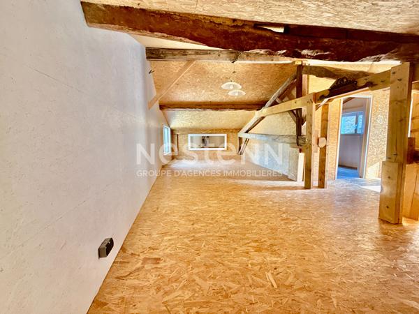A VENDRE : MAISON FAMILIALE DE CARACTÈRE AVEC DÉPENDANCE ET BEAUX VOLUMES