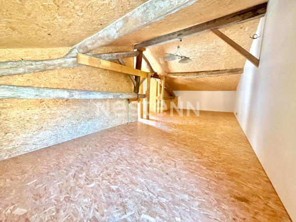 A VENDRE : MAISON FAMILIALE DE CARACTÈRE AVEC DÉPENDANCE ET BEAUX VOLUMES