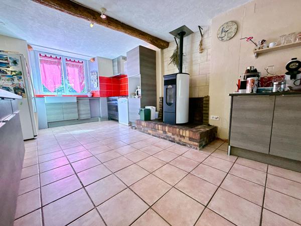 A VENDRE : MAISON FAMILIALE DE CARACTÈRE AVEC DÉPENDANCE ET BEAUX VOLUMES
