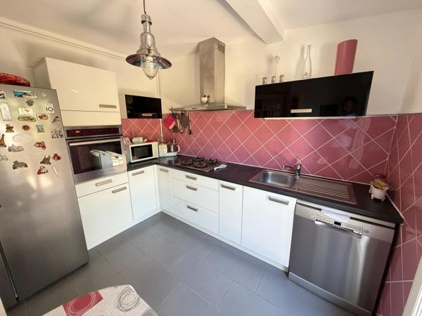 Maison rénovée avec jardin arboré, 3 chambres, garage – proche commerces BEZIERS