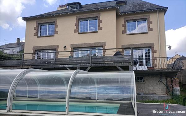 Maison avec piscine couverte à Laval