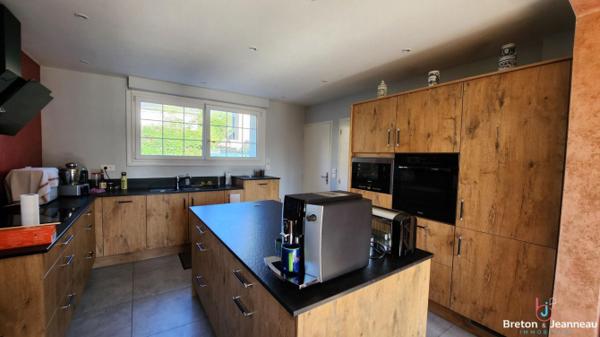 Maison avec piscine couverte à Laval