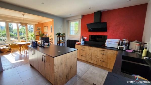 Maison avec piscine couverte à Laval