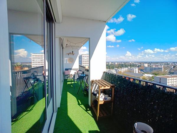 Vue panoramique sur Angers : superbe appartement T3 renove avec balcon et ascenseur