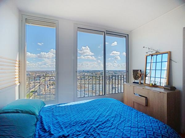 Vue panoramique sur Angers : superbe appartement T3 renove avec balcon et ascenseur